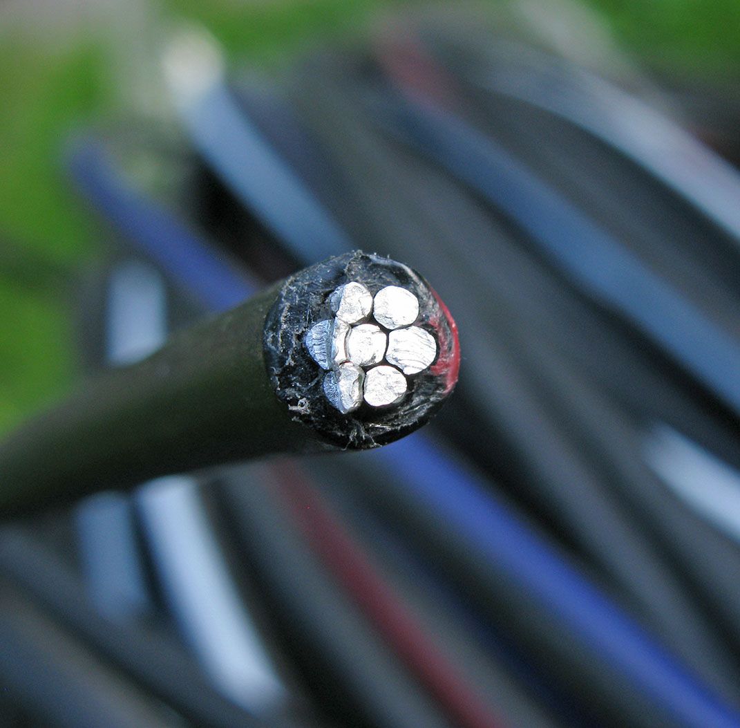 Кабель и аксессуары